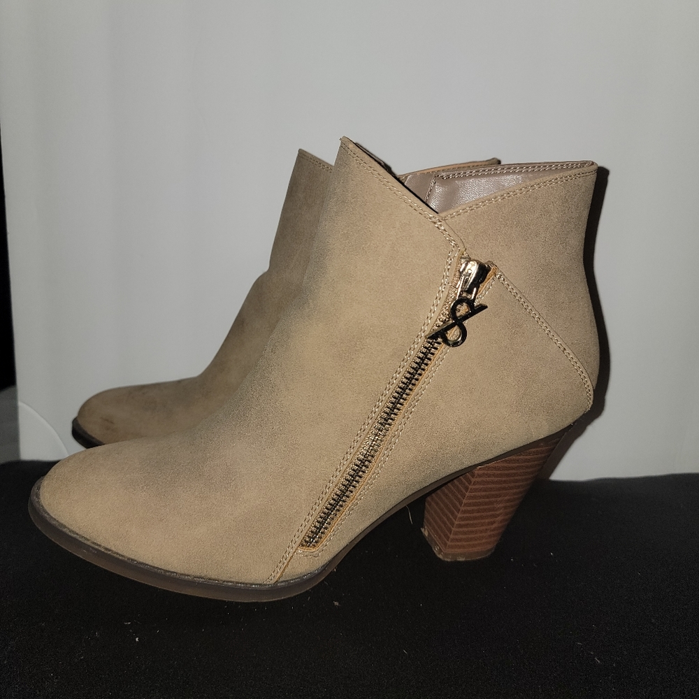 Booties - Picture 4 of 4